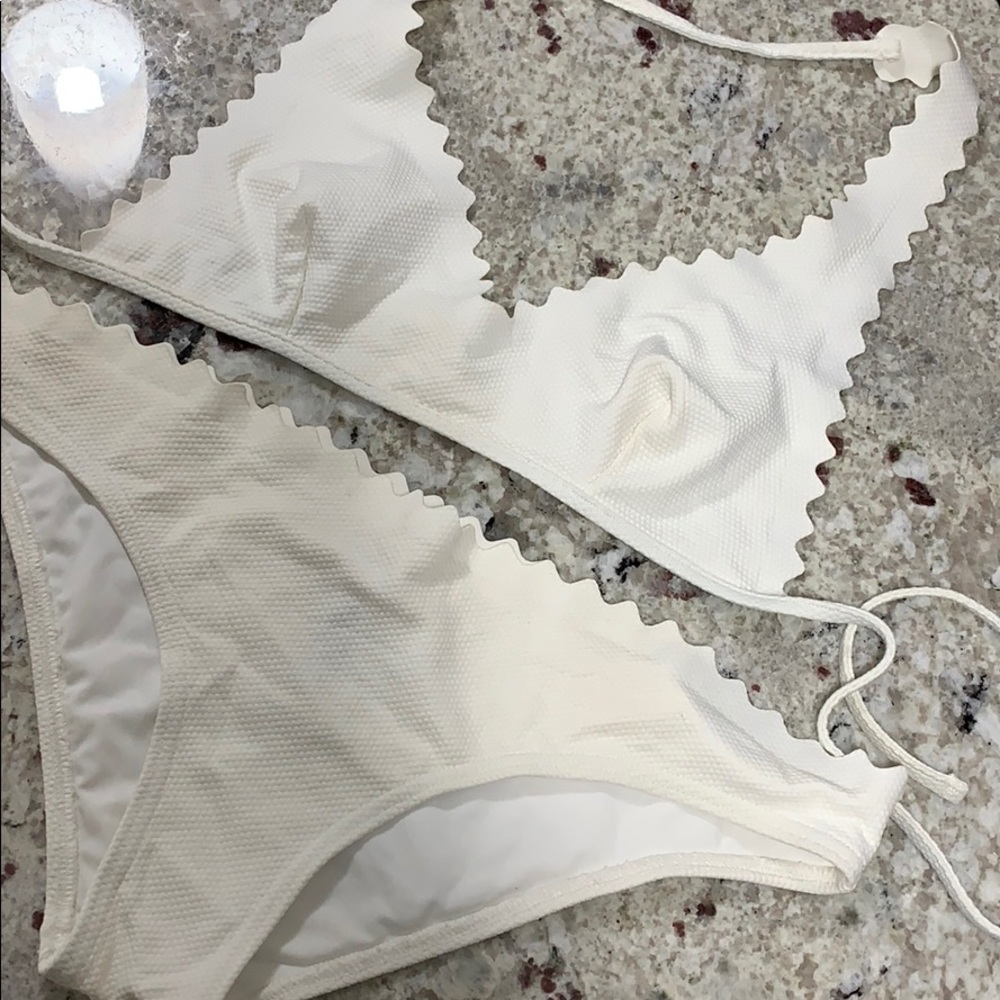Chloe scallop white bikini
